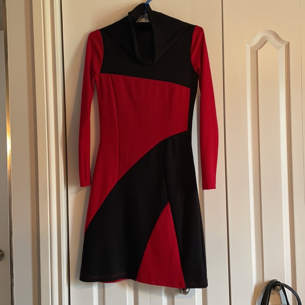 Knit dress red & black color blocking